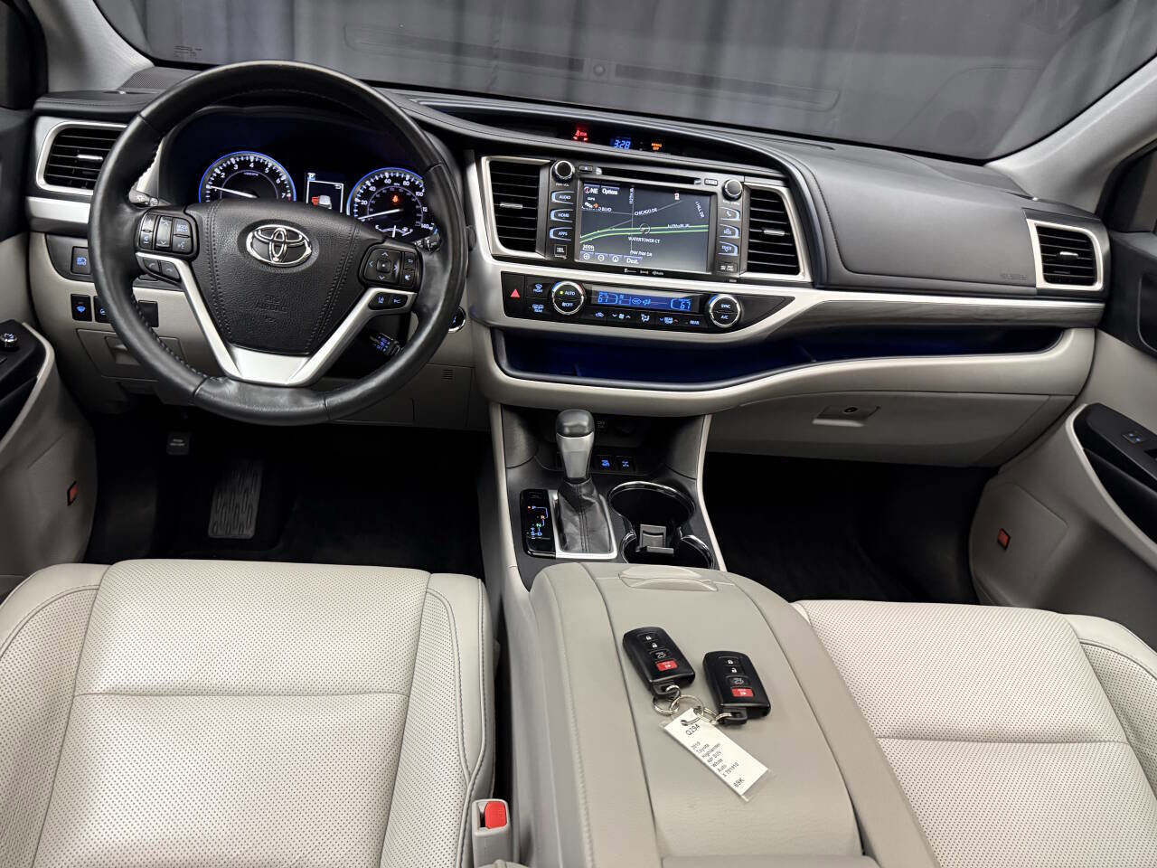 Used 2019 Toyota Highlander Limited Platinum AWD/4WD image 25