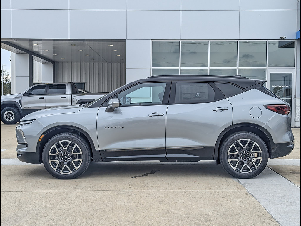 New 2026 Chevrolet Blazer RS w/ LPO, Floor Liner Package AWD/4WD image 9