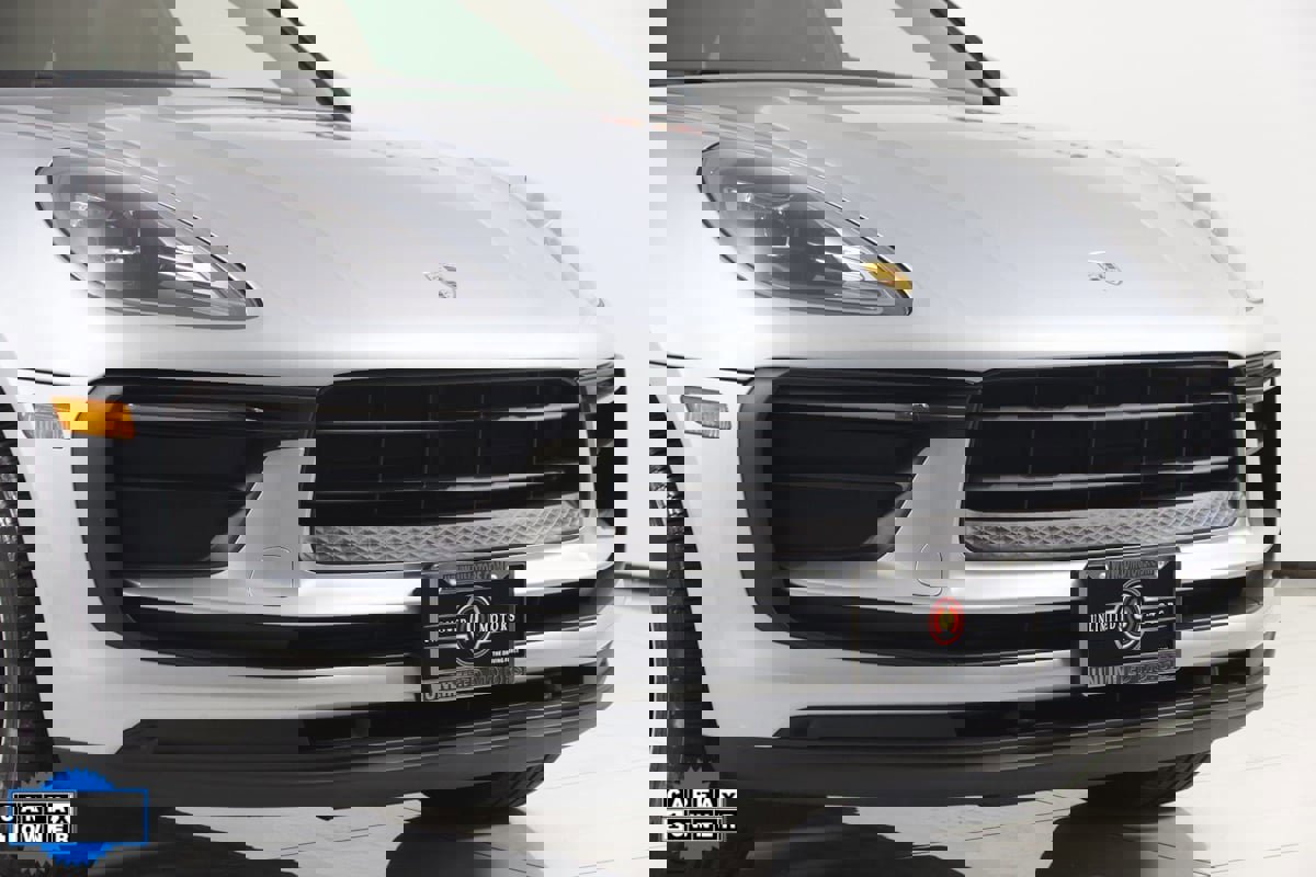 Used 2022 Porsche Macan image 44