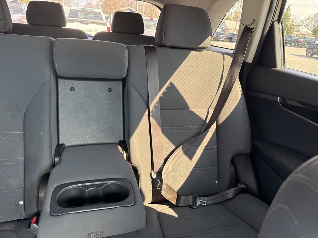 Used 2019 Kia Sorento LX image 16