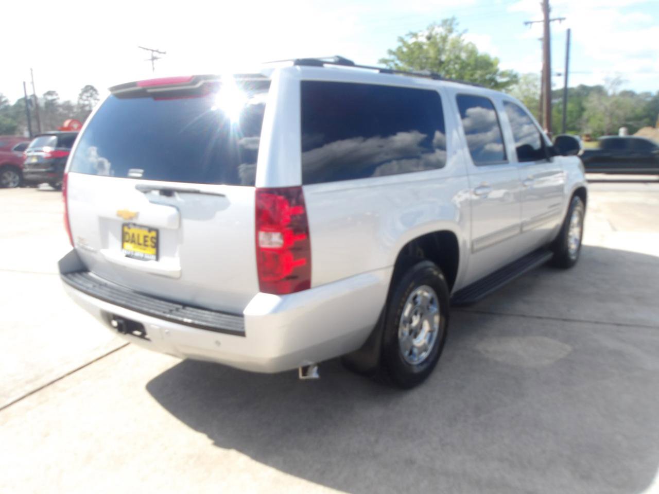 Used 2014 Chevrolet Suburban LT image 11