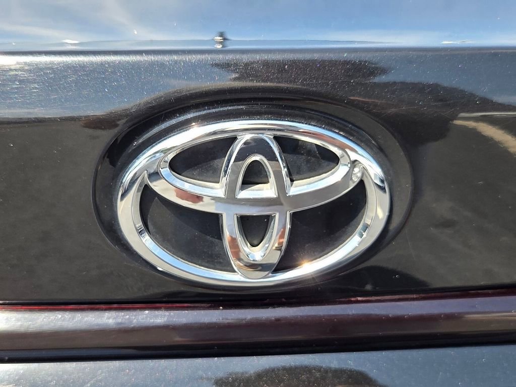 Used 2022 Toyota Corolla LE FWD image 7
