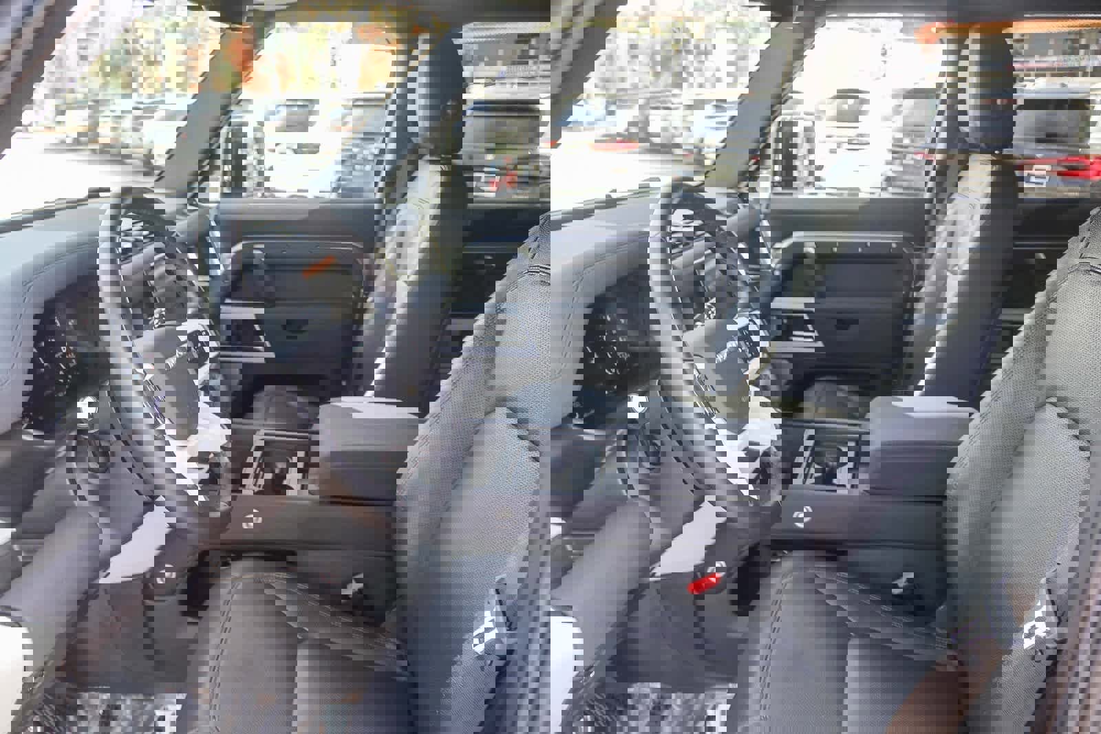 Used 2023 Land Rover Defender 130 SE image 21