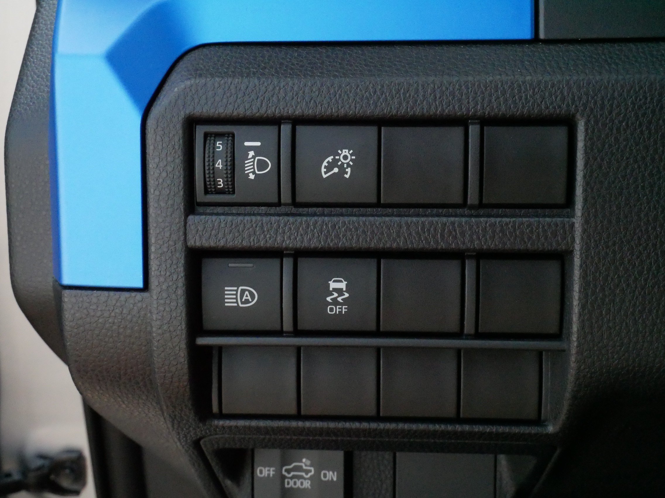 Used 2024 Toyota Tacoma TRD Off-Road AWD/4WD image 25