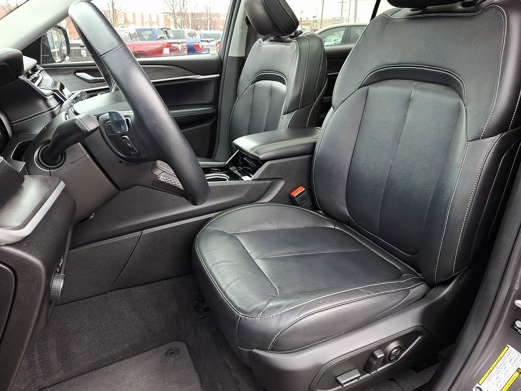 Used 2022 Jeep Grand Cherokee L Limited image 18