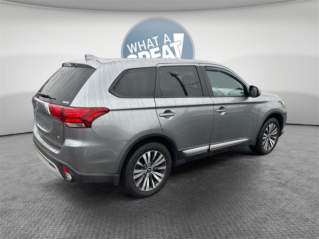 Used 2020 Mitsubishi Outlander SE image 3