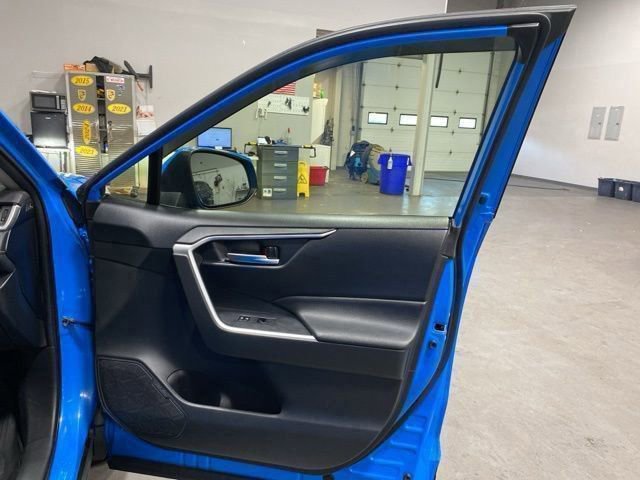 Used 2019 Toyota RAV4 XLE w/ Convenience Package AWD/4WD image 28