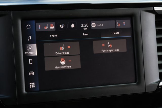 Used 2024 Chrysler Voyager LX image 32