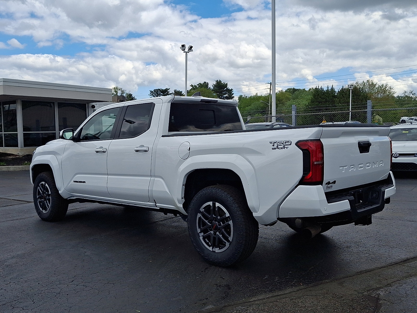 Used 2024 Toyota Tacoma TRD Sport w/ TRD Sport Upgrade Package AWD/4WD image 4
