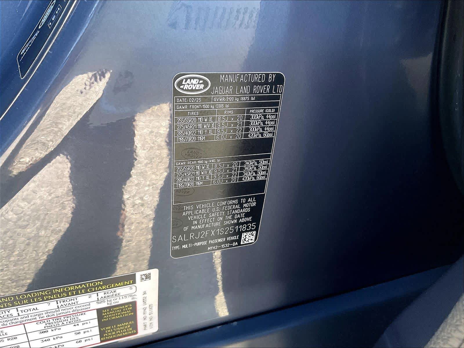 Used 2025 Land Rover Discovery S AWD/4WD image 35