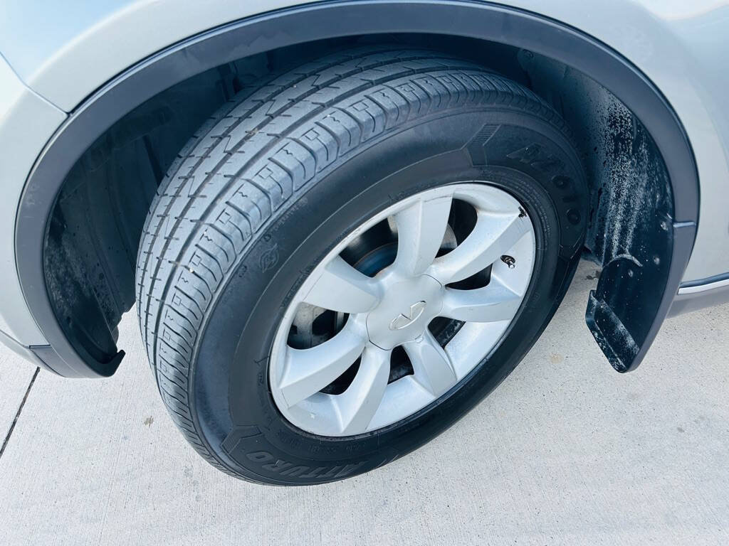 Used 2004 INFINITI FX35 2WD w/ Technology Pkg image 29