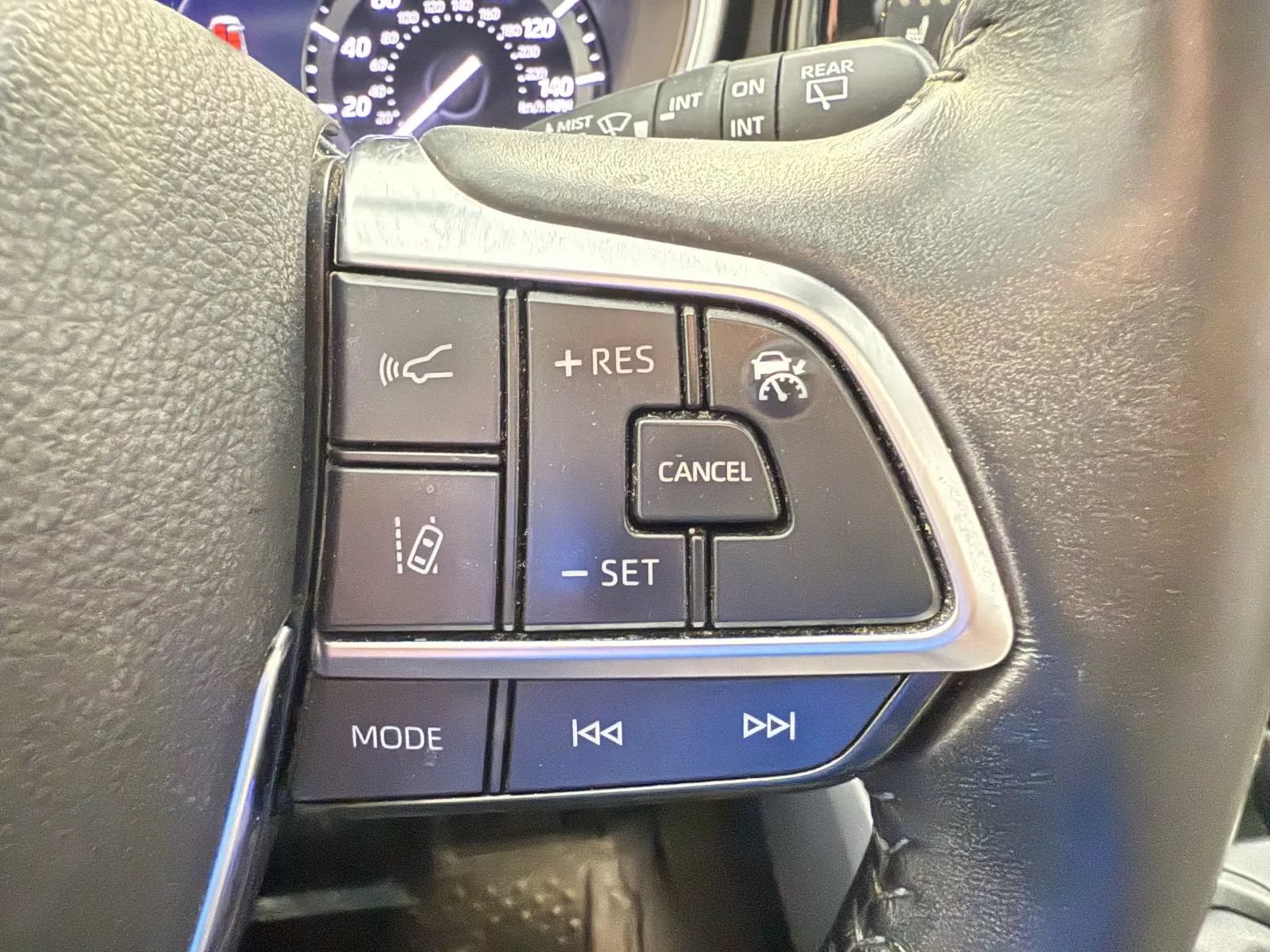 Used 2021 Toyota Highlander XLE AWD/4WD image 34