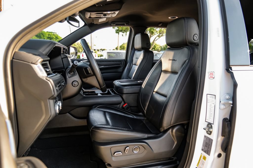 Used 2024 GMC Yukon XL Denali AWD/4WD image 40