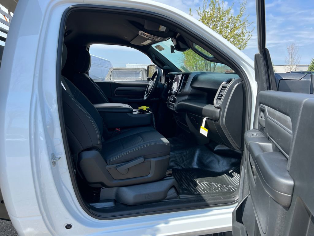 New 2026 RAM 3500 Tradesman AWD/4WD image 17