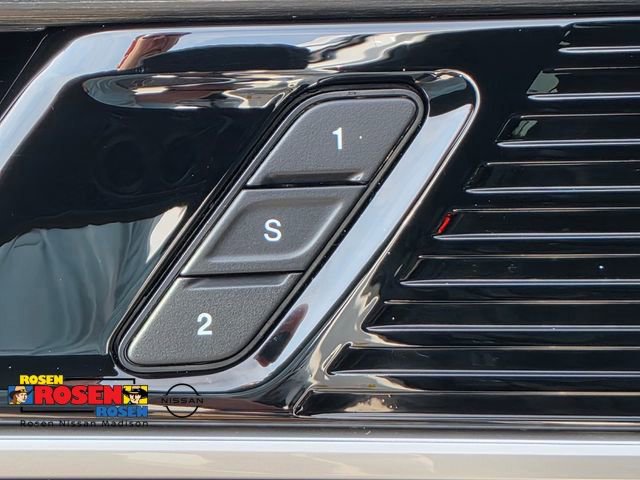 Used 2023 Jeep Wagoneer Series III w/ Preferred Equipment Group AWD/4WD image 6