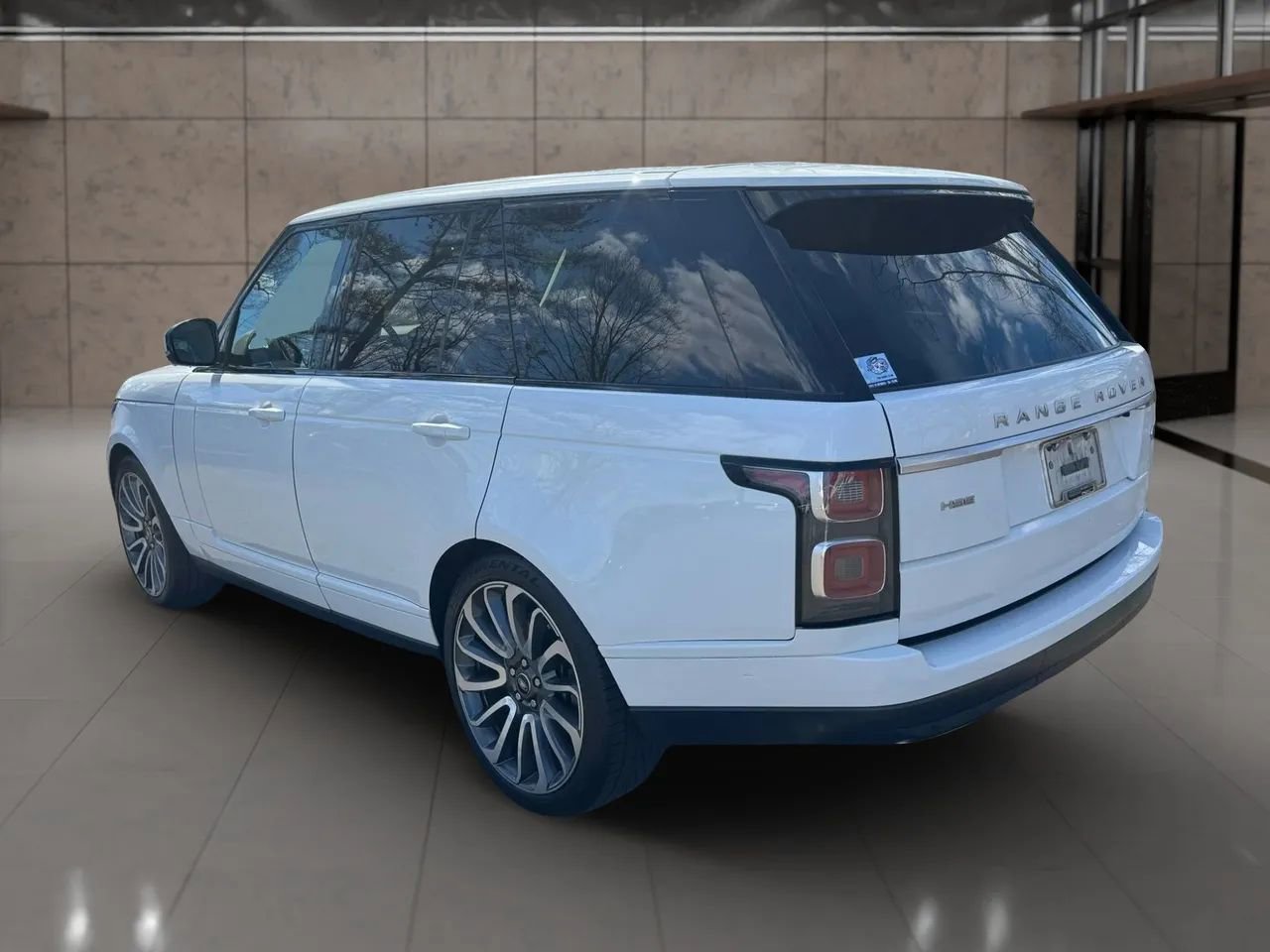 Used 2019 Land Rover Range Rover HSE image 7