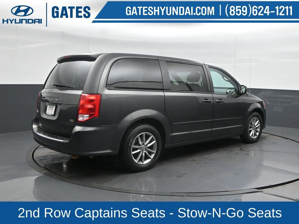 Used 2016 Dodge Grand Caravan SE image 2