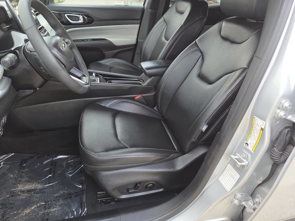 Used 2025 Jeep Compass Limited AWD/4WD image 21