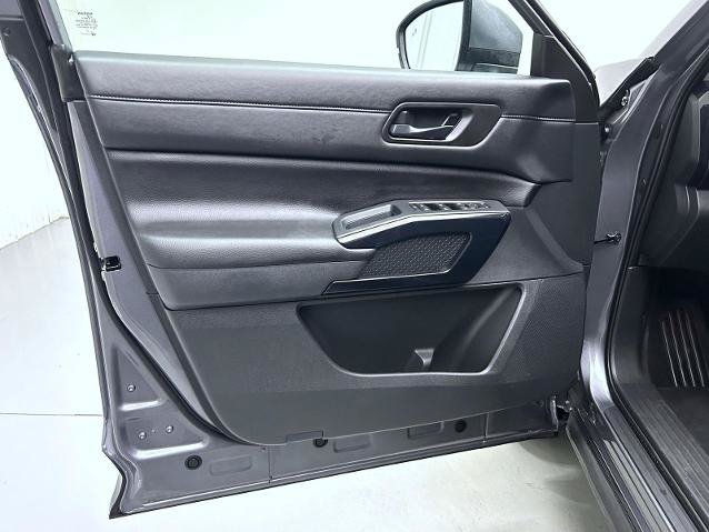 Certified 2025 Nissan Pathfinder SV AWD/4WD image 9