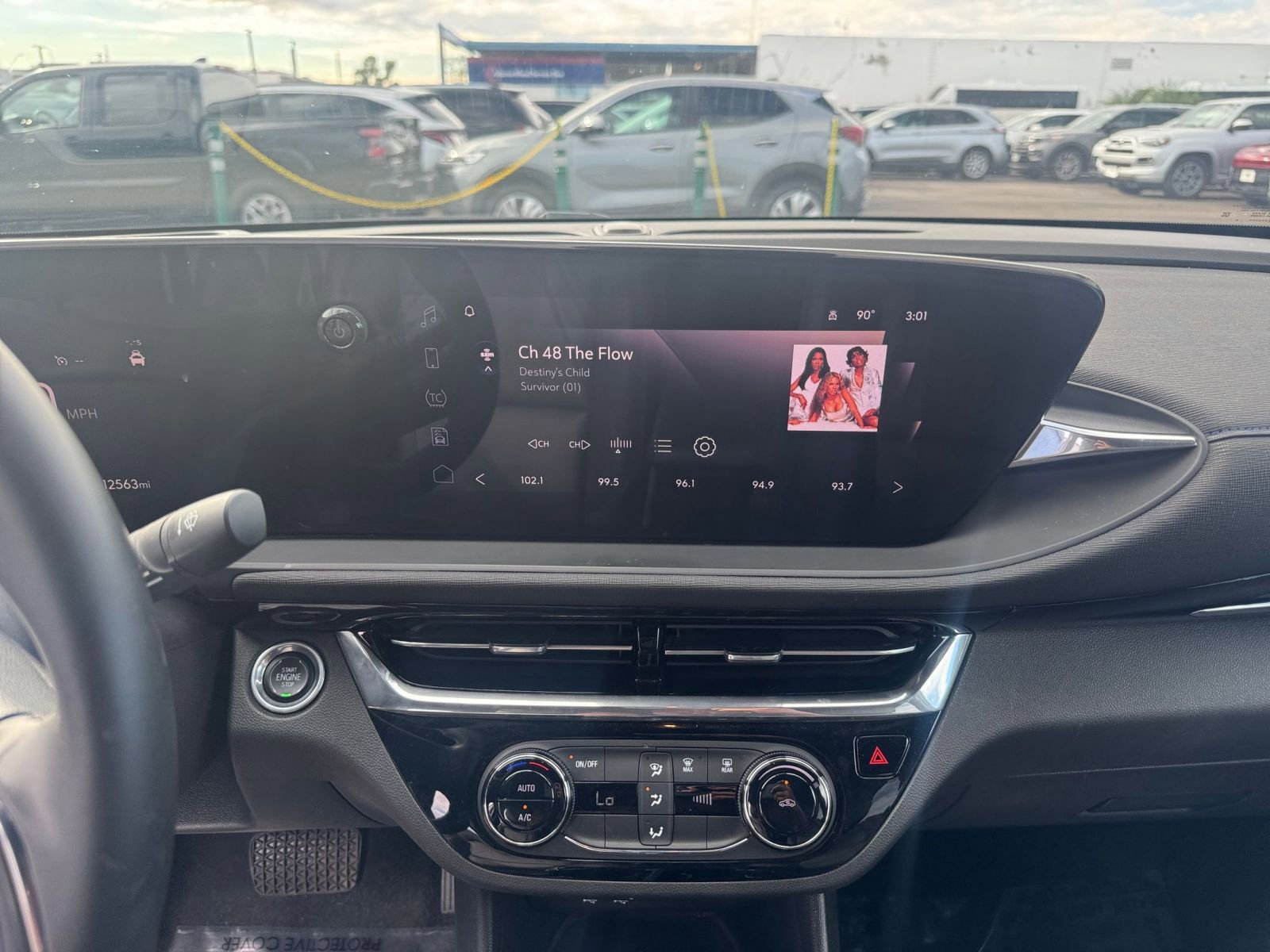 Used 2025 Buick Envista Sport Touring image 18