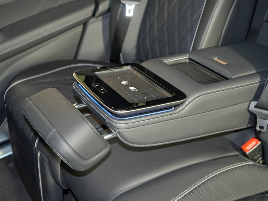 New 2026 Mercedes-Benz Maybach GLS 600 4MATIC image 32