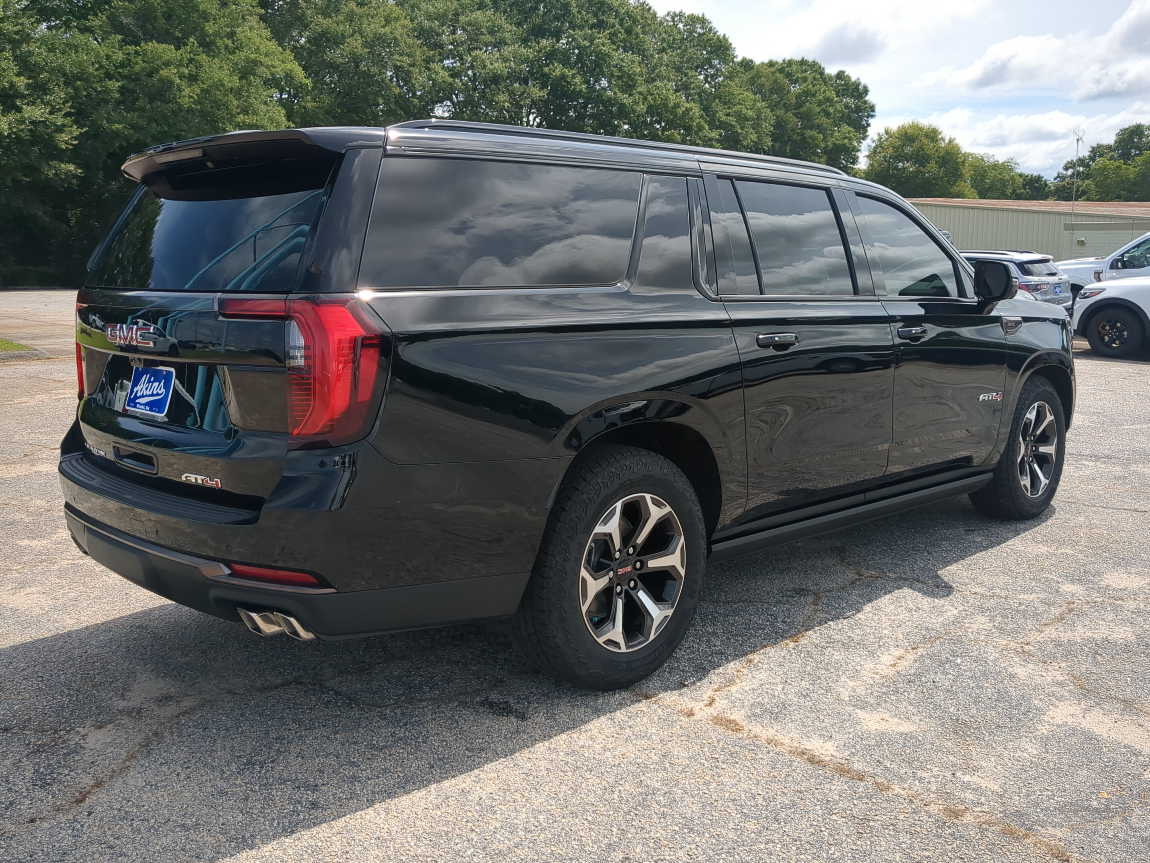 Used 2026 GMC Yukon XL AT4 Ultimate w/ LPO, Floor Liner Package AWD/4WD image 3