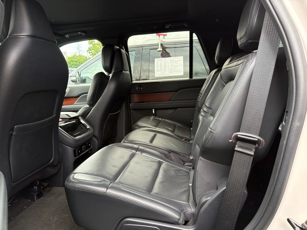 Certified 2022 Lincoln Navigator Reserve w/ Monochromatic Package AWD/4WD image 9