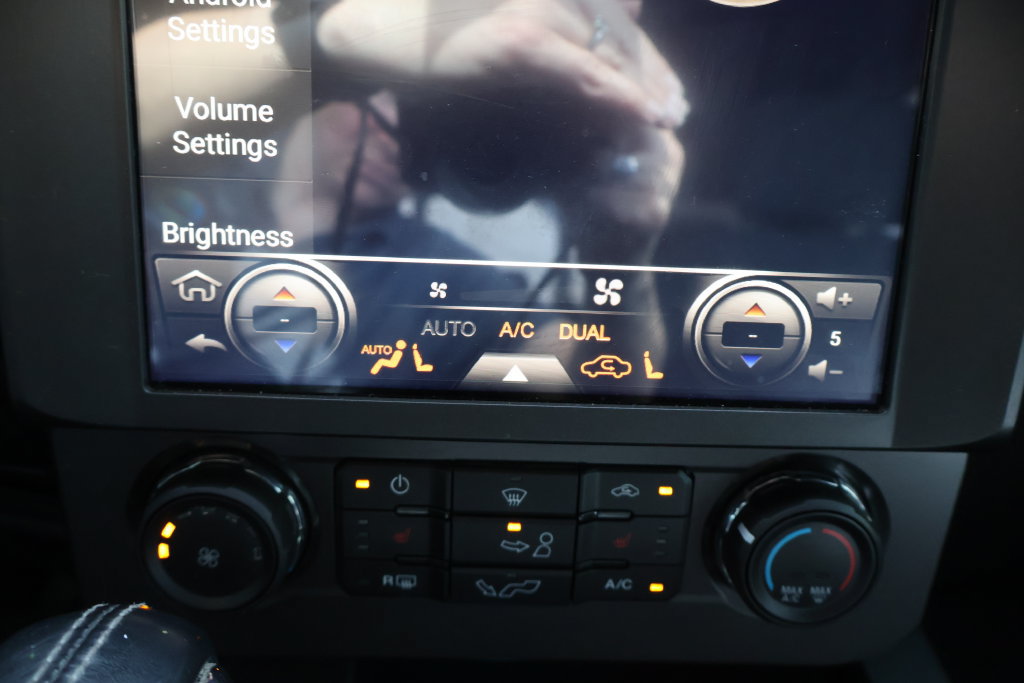 Used 2018 Ford F150 XLT w/ Equipment Group 302A Luxury AWD/4WD image 38