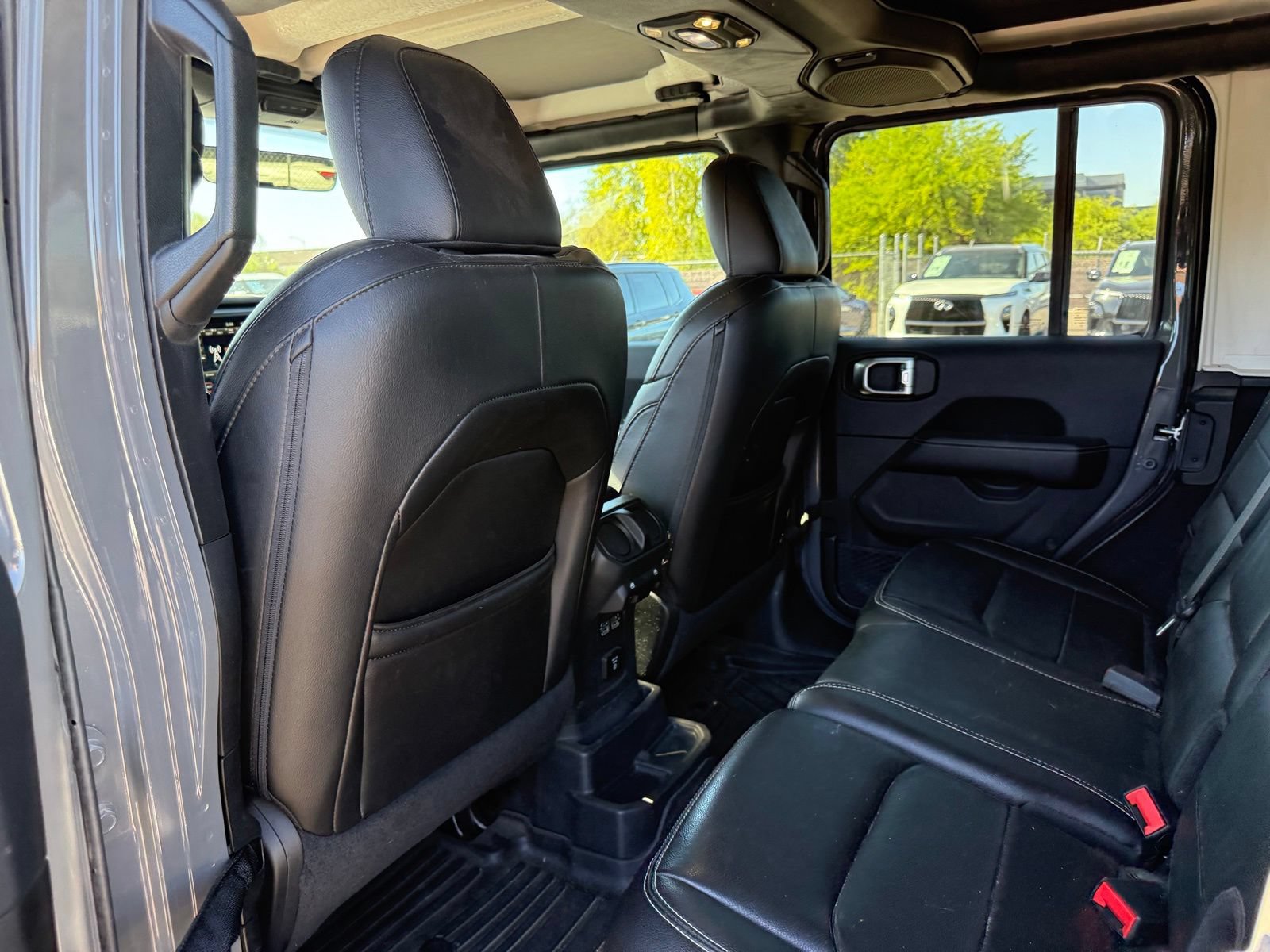 Used 2019 Jeep Wrangler Unlimited Sahara AWD/4WD image 11