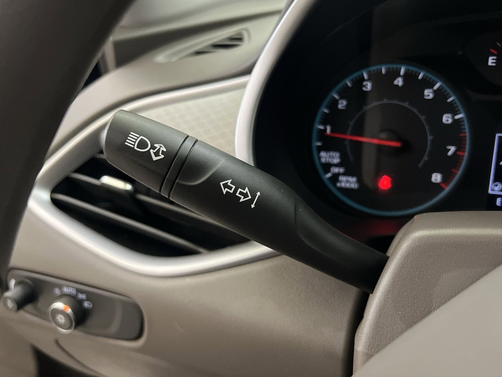 Used 2022 Chevrolet Malibu LT FWD image 36