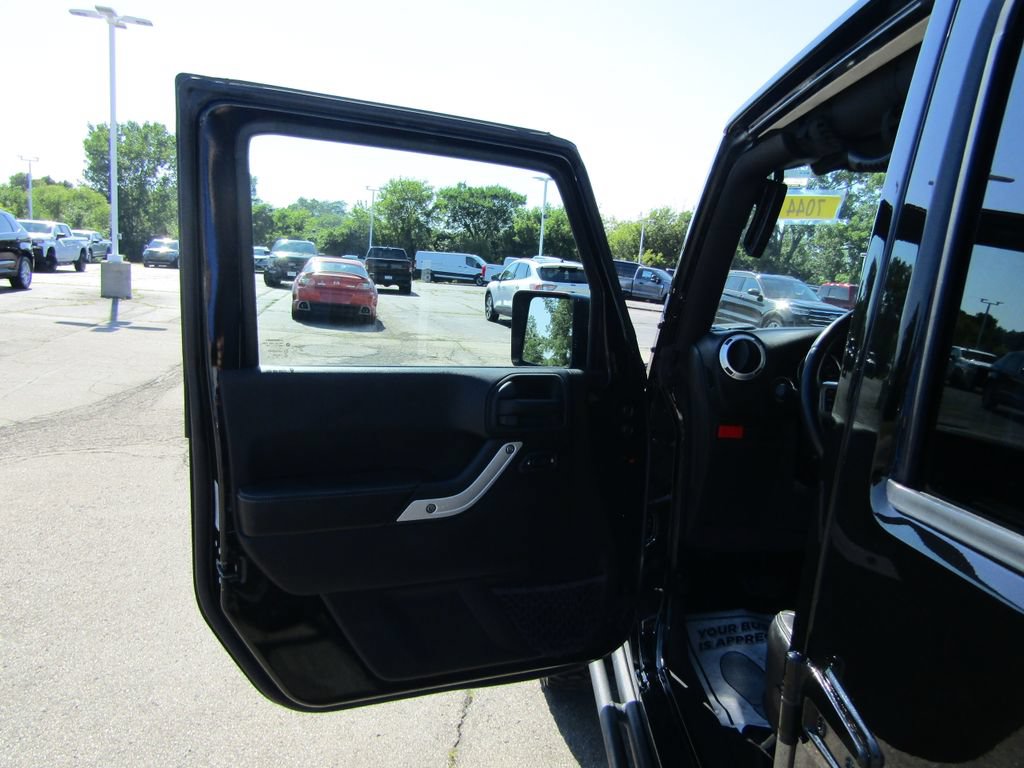 Used 2016 Jeep Wrangler Unlimited Rubicon AWD/4WD image 25