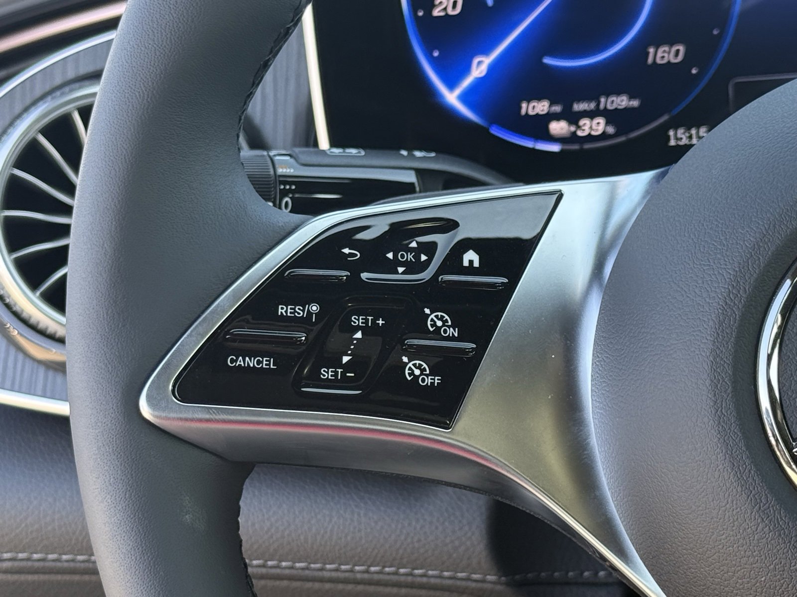 New 2026 Mercedes-Benz EQE 320 4MATIC Sedan image 19