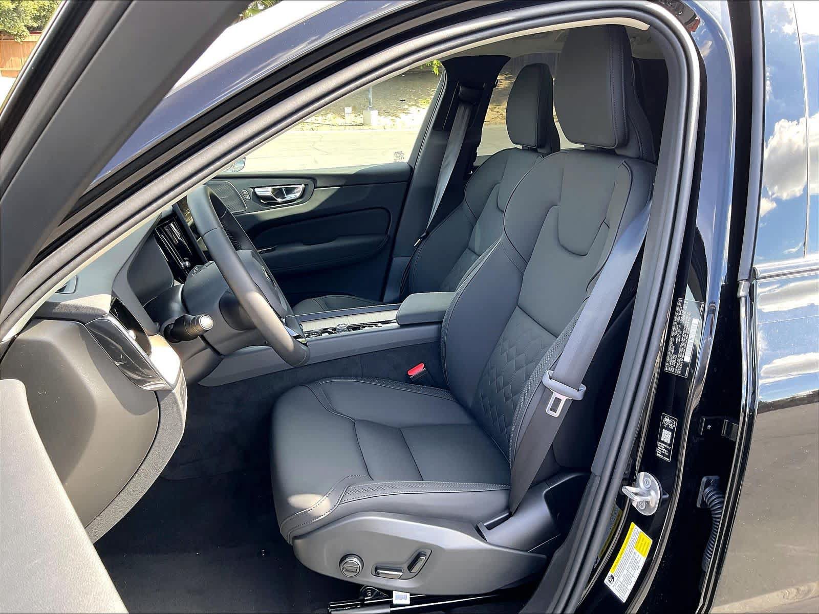 New 2026 Volvo XC60 T8 Plus w/ Climate Package PRO AWD/4WD image 11