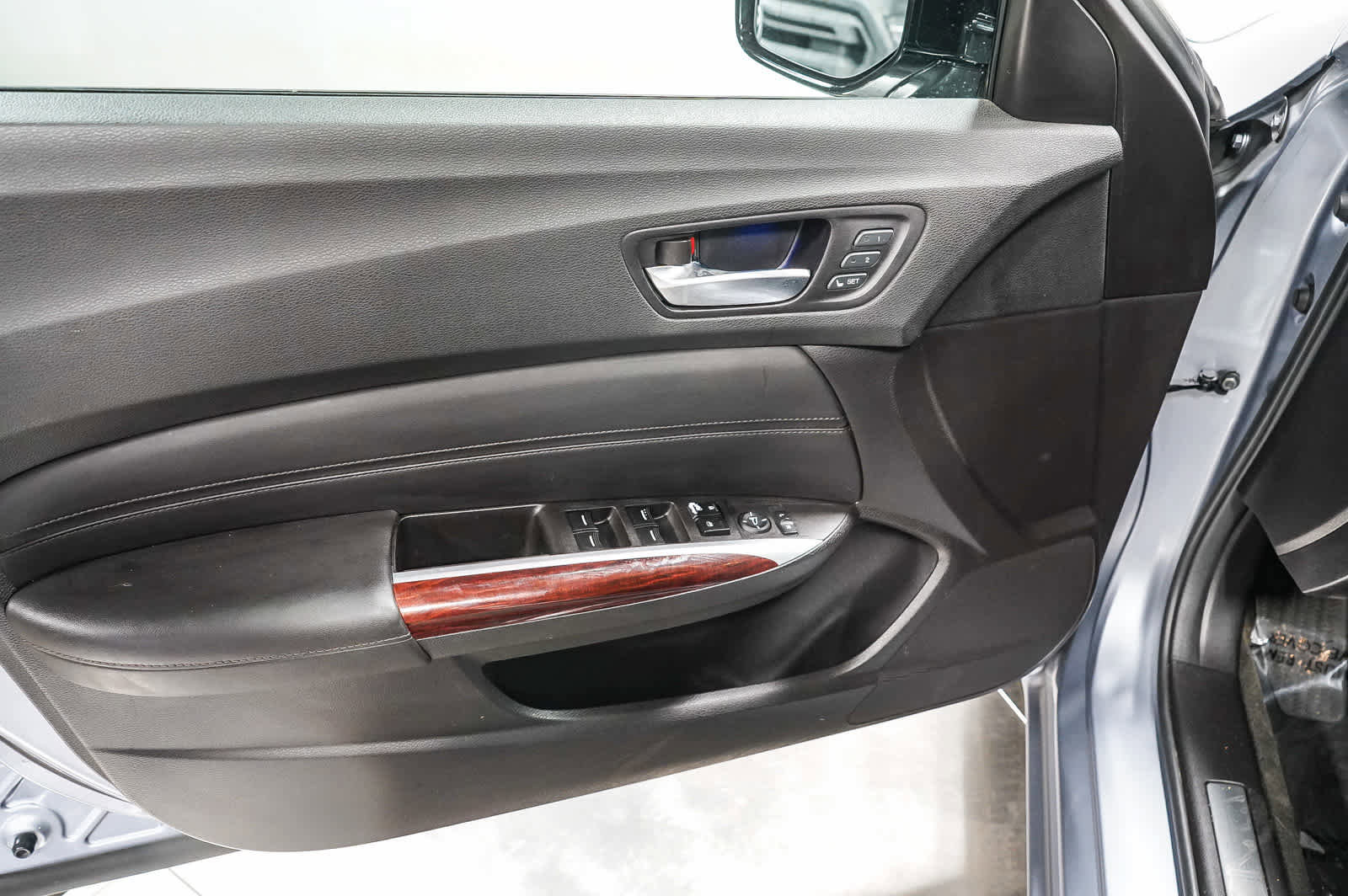 Used 2015 Acura TLX image 26