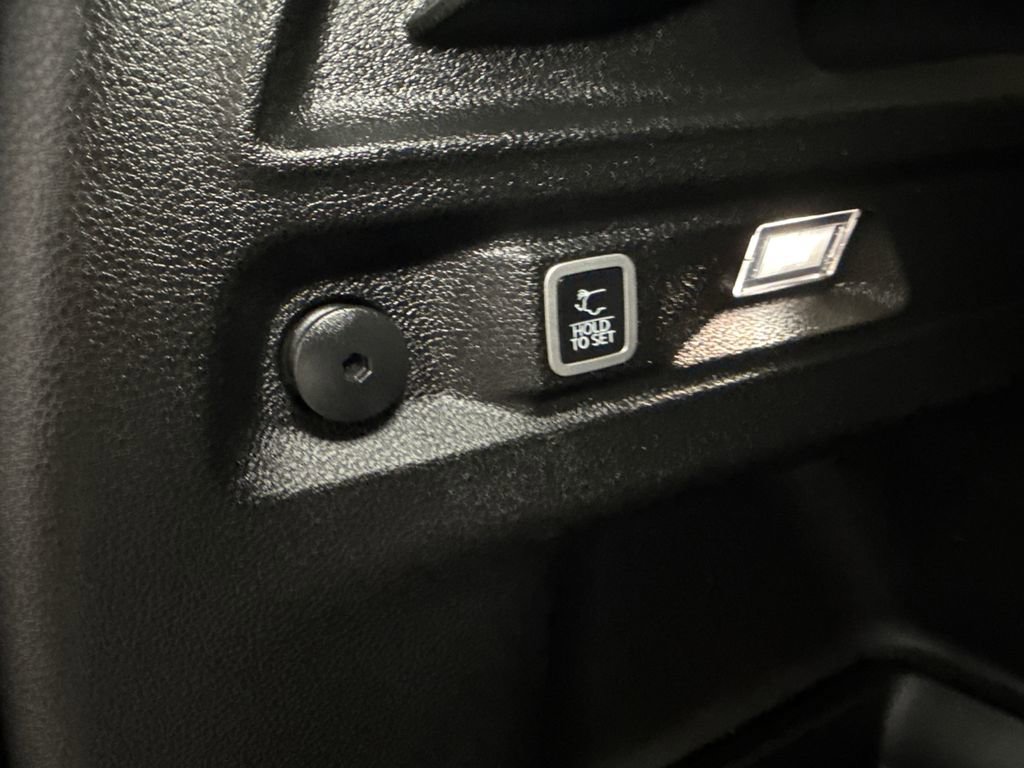 Used 2021 Jeep Grand Cherokee L Laredo w/ Luxury Tech Group I image 13