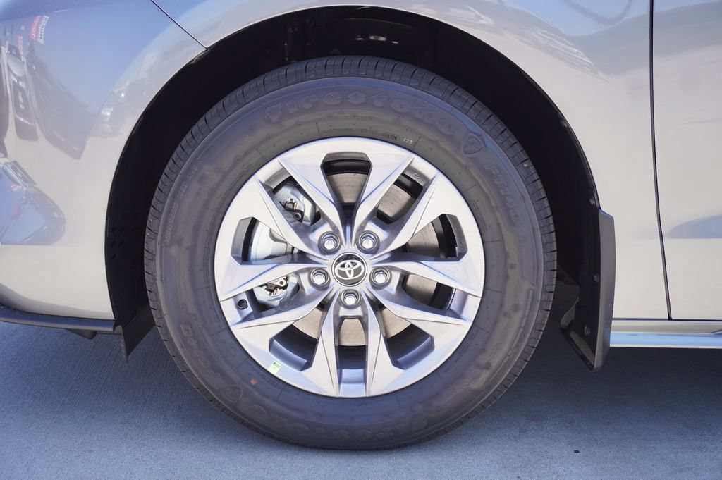 Certified 2026 Toyota Sienna XLE FWD image 22