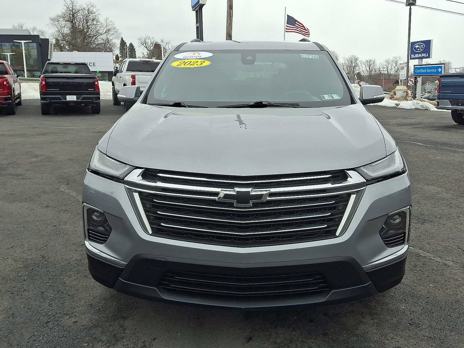 Used 2023 Chevrolet Traverse LT image 2