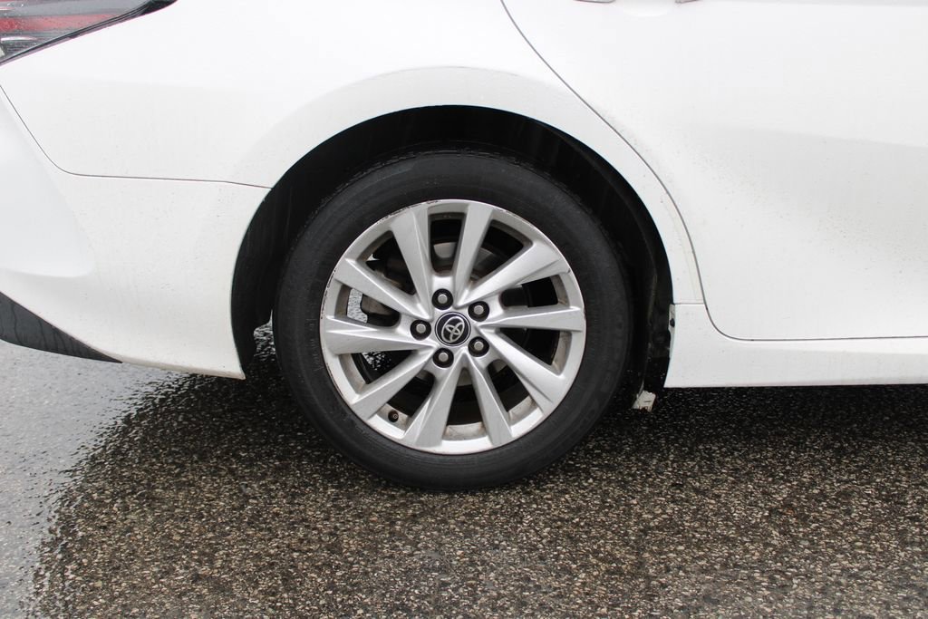 Used 2021 Toyota Camry LE image 12