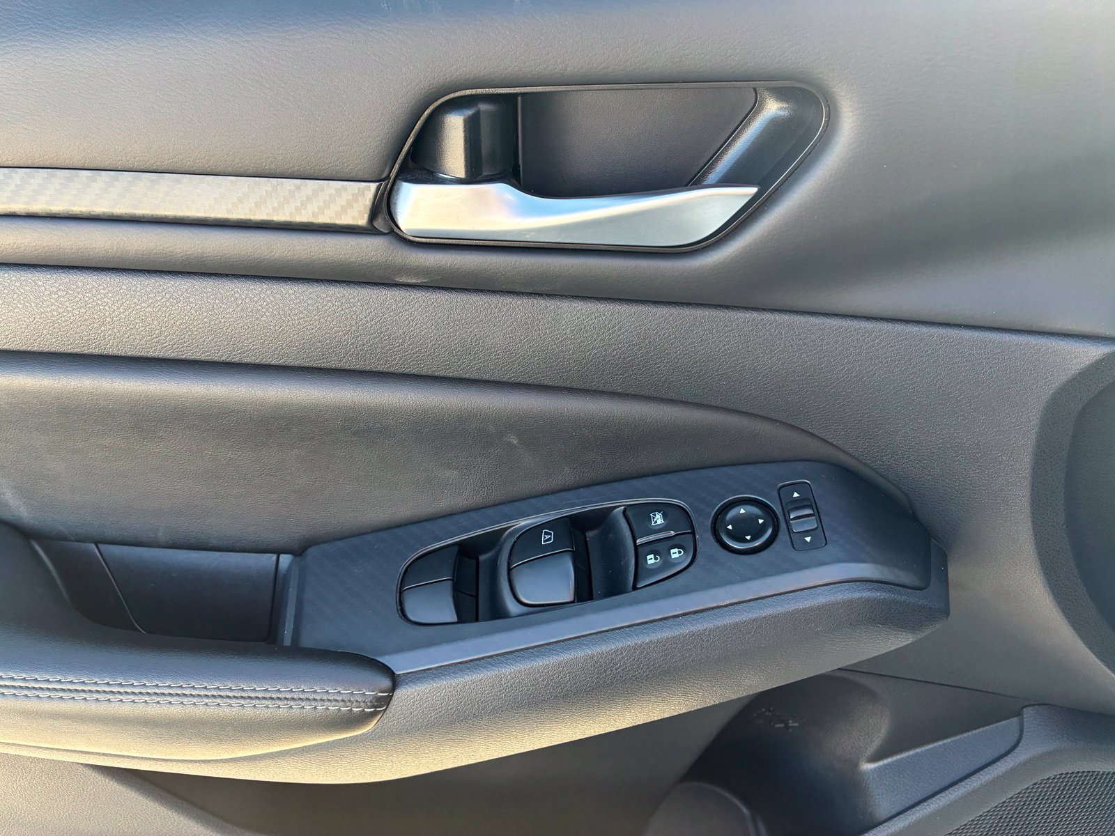 Used 2025 Nissan Altima 2.5 SV FWD image 5