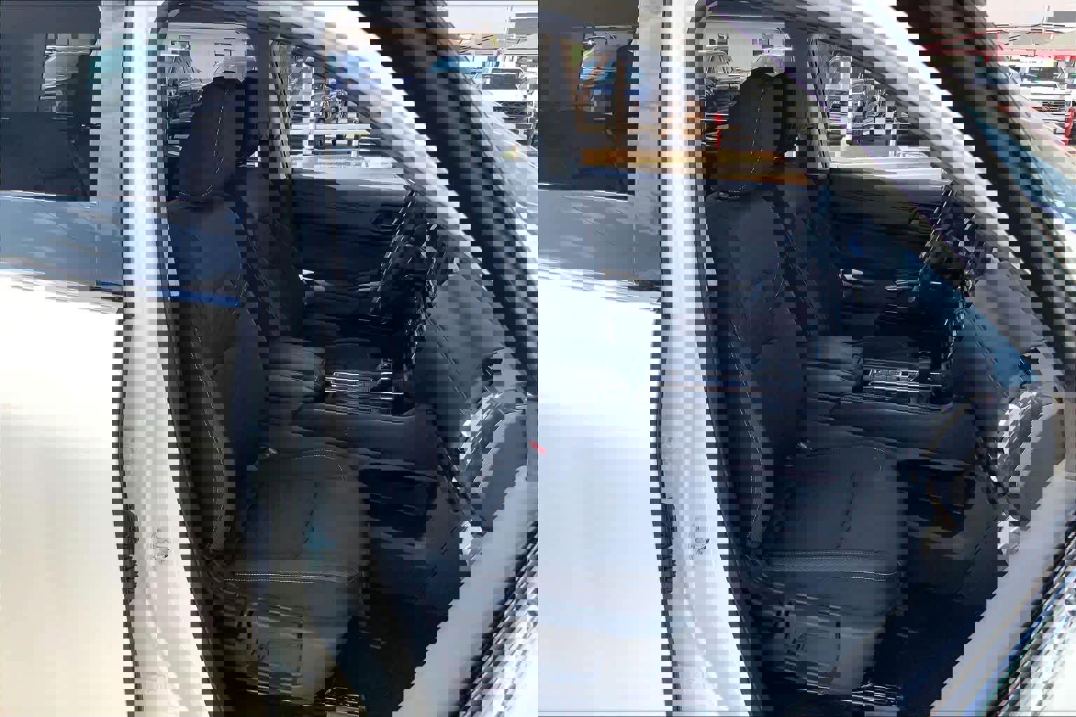 Used 2025 Nissan Pathfinder SV FWD image 9