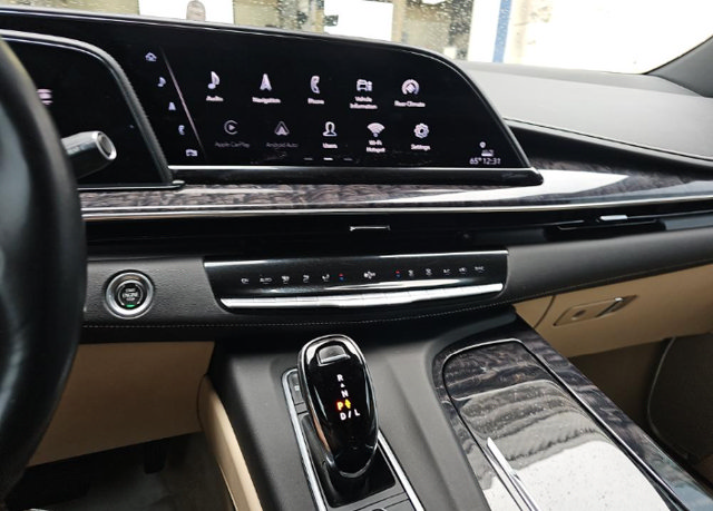 Used 2021 Cadillac Escalade Premium Luxury AWD/4WD image 3