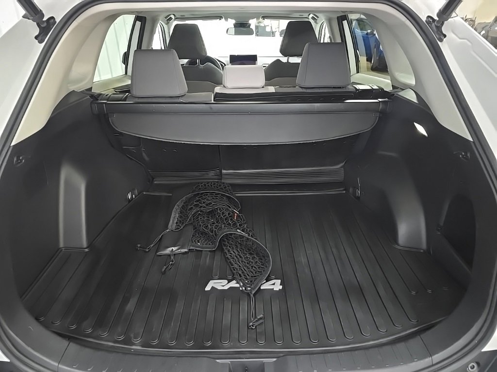 Used 2023 Toyota RAV4 XLE image 12