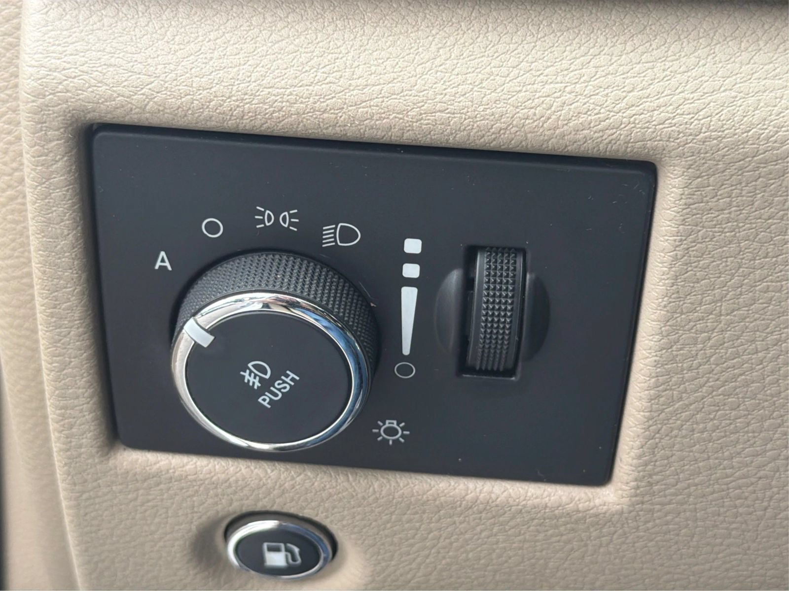 Used 2016 Jeep Grand Cherokee Limited AWD/4WD image 22