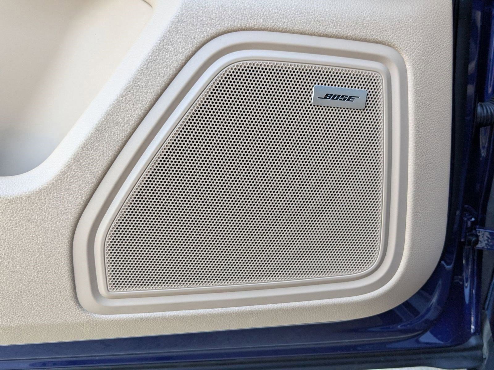 Certified 2025 Porsche Macan image 14