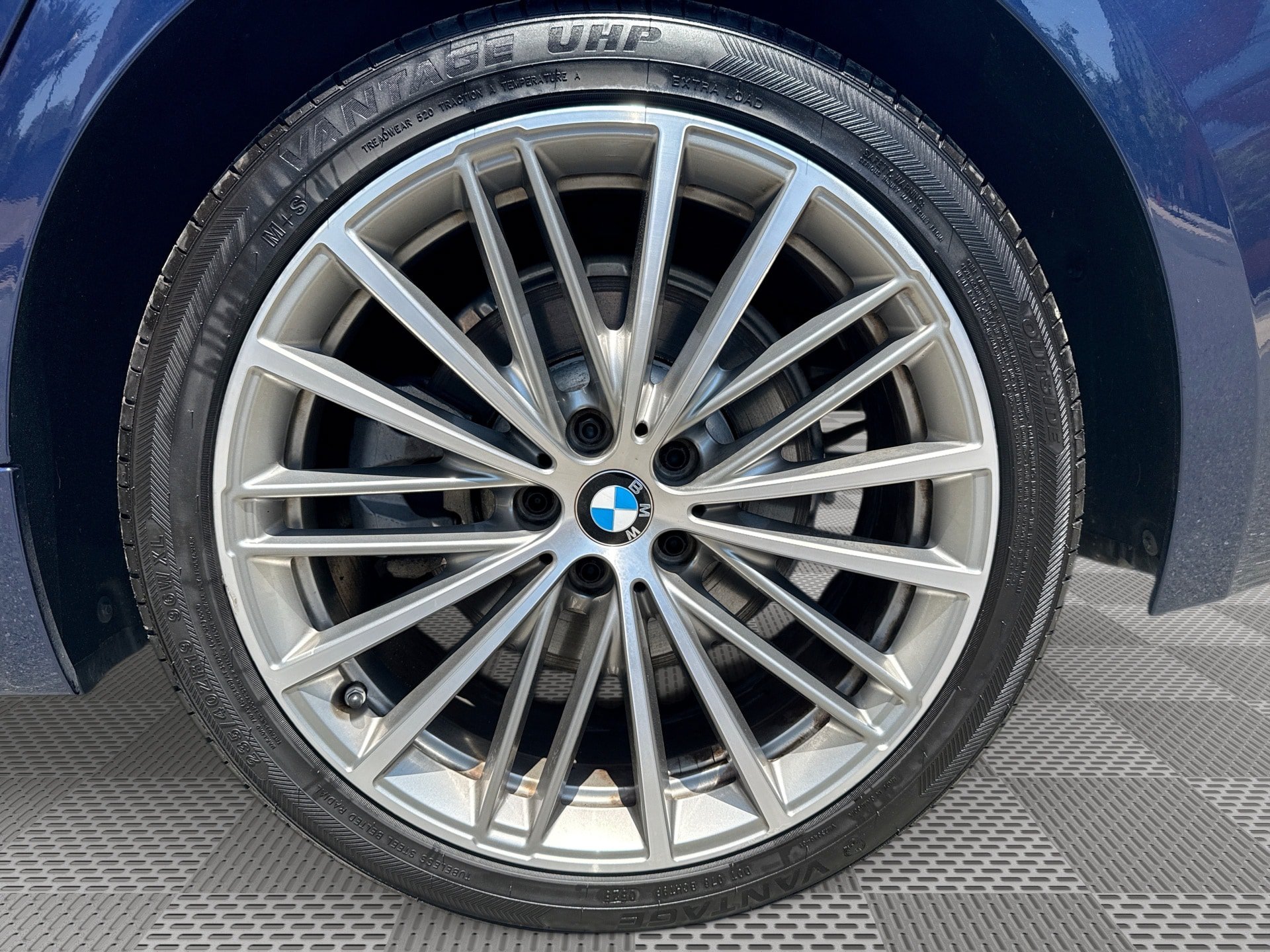 Used 2019 BMW 530e xDrive w/ Premium Package AWD/4WD image 29