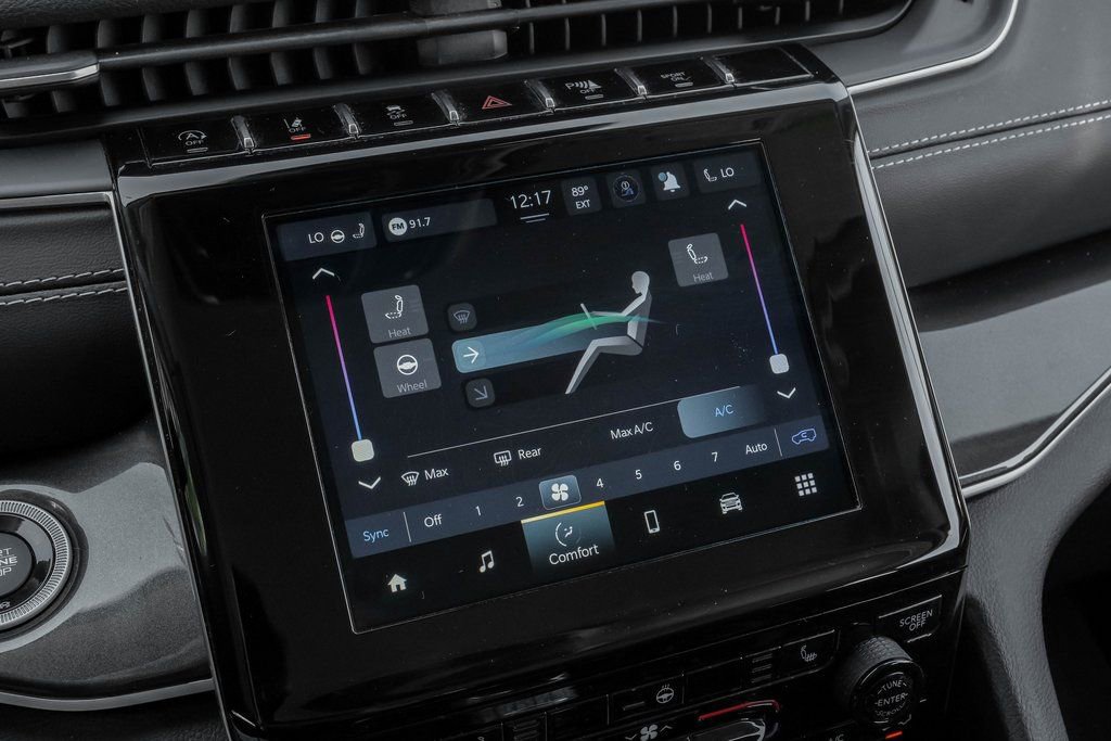 Used 2022 Jeep Grand Cherokee Laredo w/ Luxury Tech Group I image 29