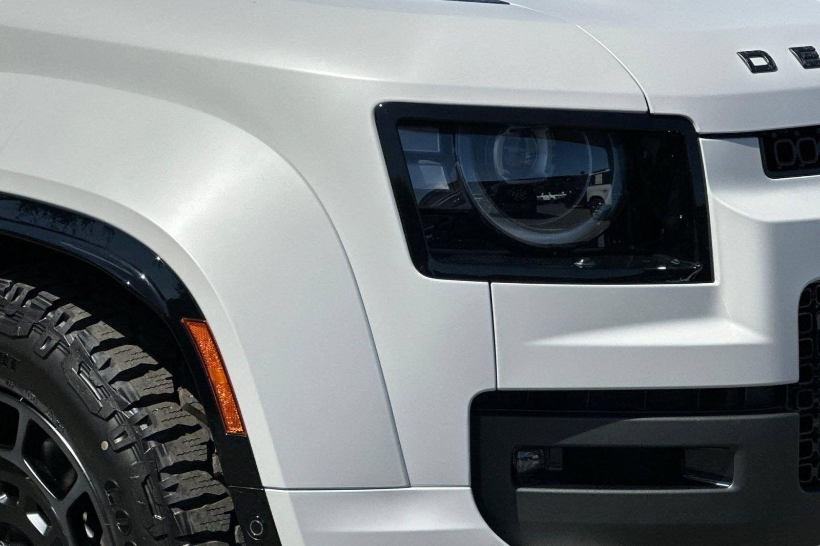 New 2026 Land Rover Defender 110 OCTA AWD/4WD image 9