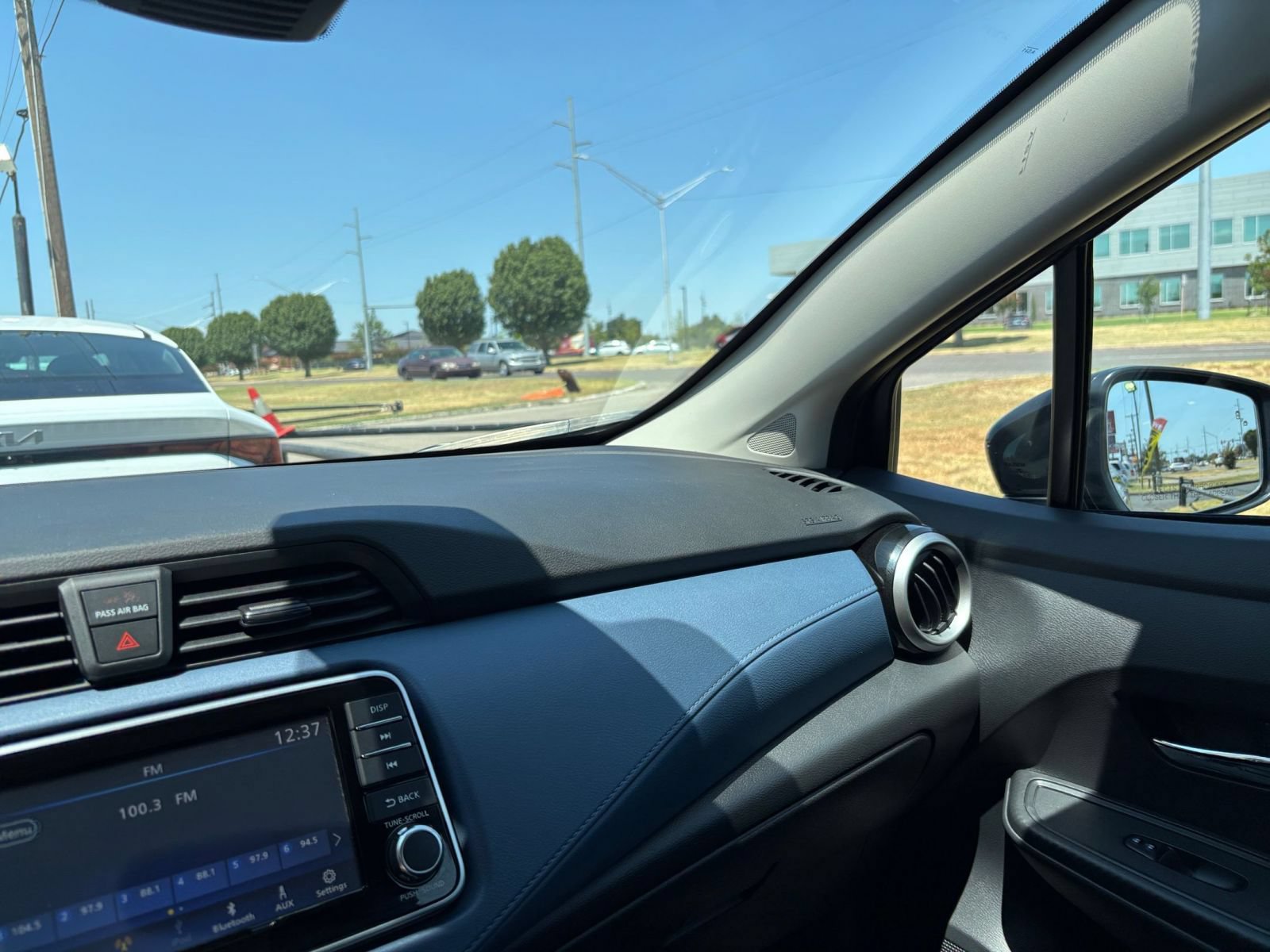Used 2025 Nissan Versa SV FWD image 28