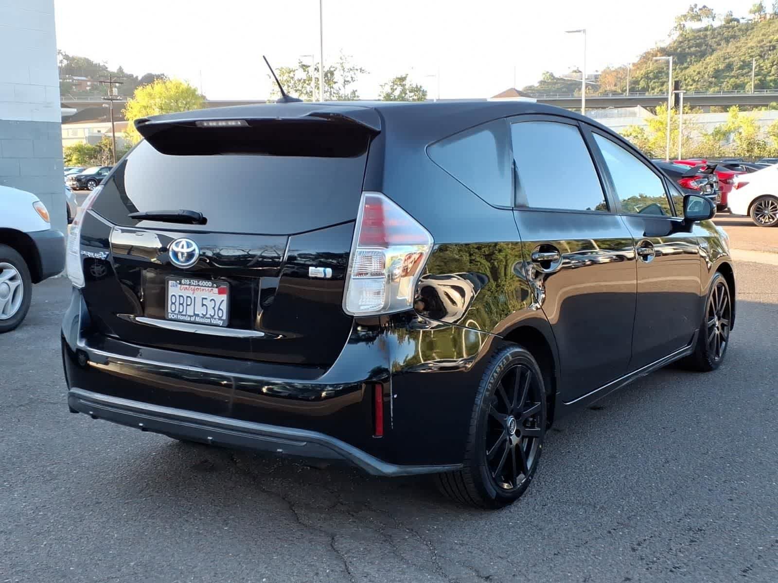 Used 2017 Toyota Prius V Four FWD image 4