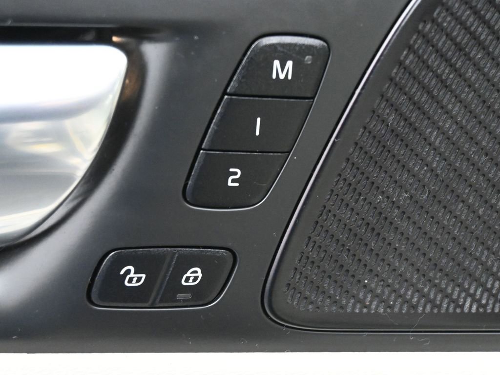 Used 2021 Volvo S60 T8 Inscription w/ Climate Package image 5